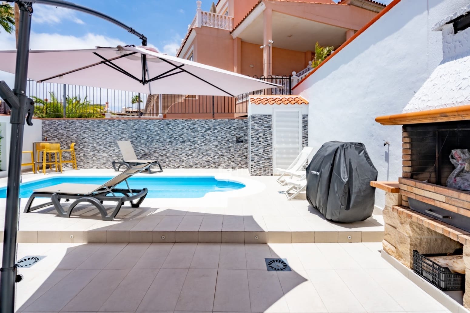 5 bedroom Villa for sale in Adeje - € 2,200,001 (Ref: 9928393)