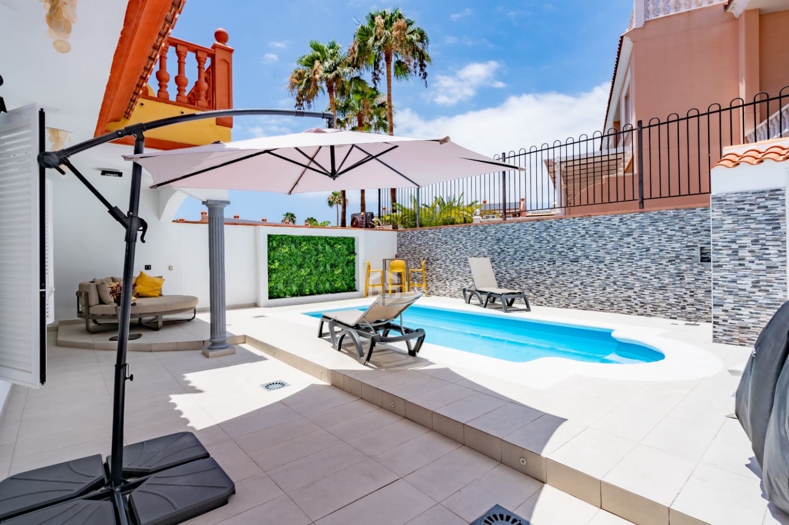 5 bedroom Villa for sale in Adeje - € 2,200,001 (Ref: 9928393)