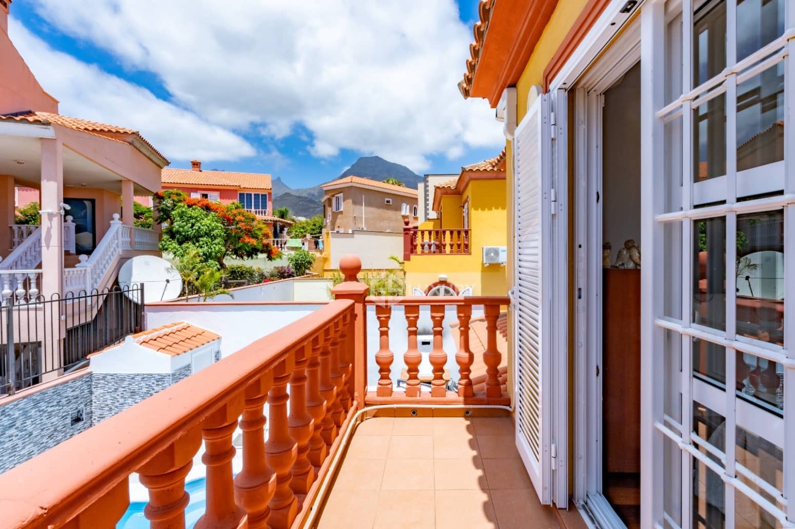 5 bedroom Villa for sale in Adeje - € 2,200,001 (Ref: 9928393)