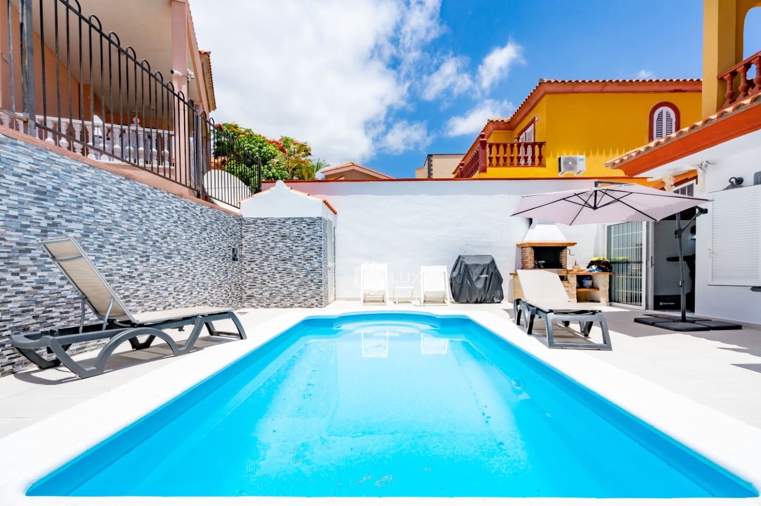 5 bedroom Villa for sale in Adeje - € 2,200,001 (Ref: 9928393)