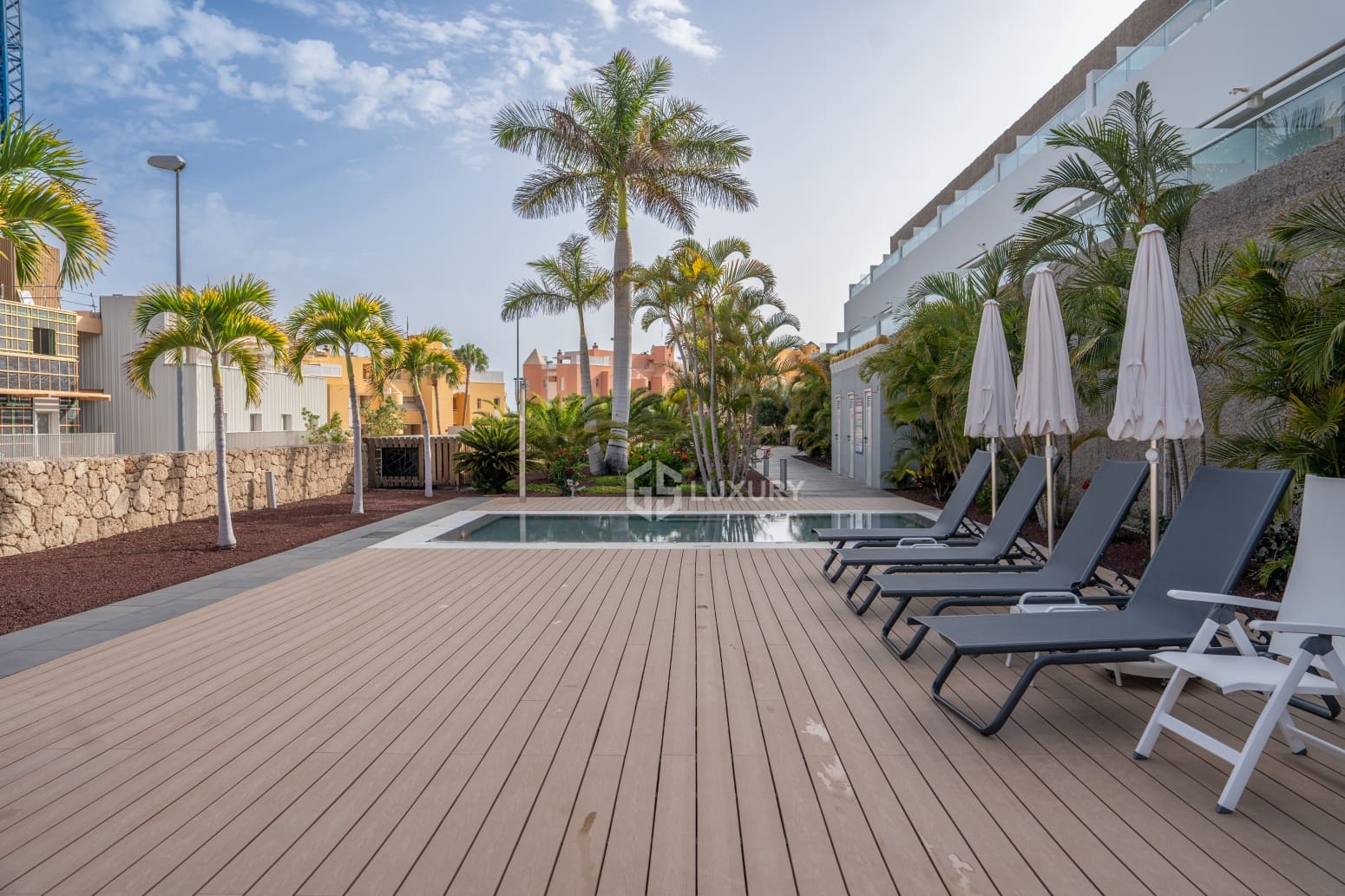2 soveværelse Lejlighed til salg i Adeje med swimmingpool garage - € 1.590.000 (Ref: 9935253)