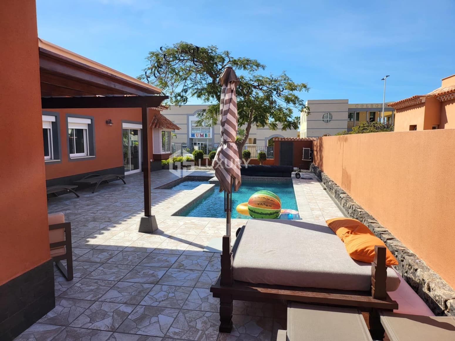 3 bedroom Villa for sale in Adeje with garage - € 1,300,000 (Ref: 9948797)