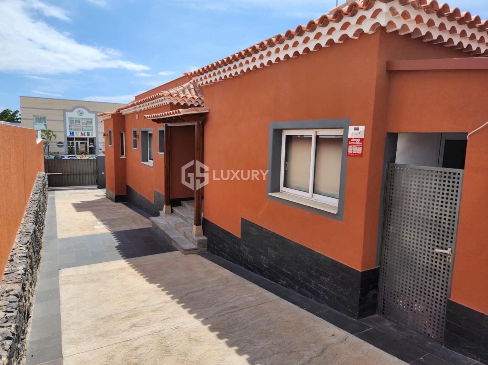 3 bedroom Villa for sale in Adeje with garage - € 1,300,000 (Ref: 9948797)