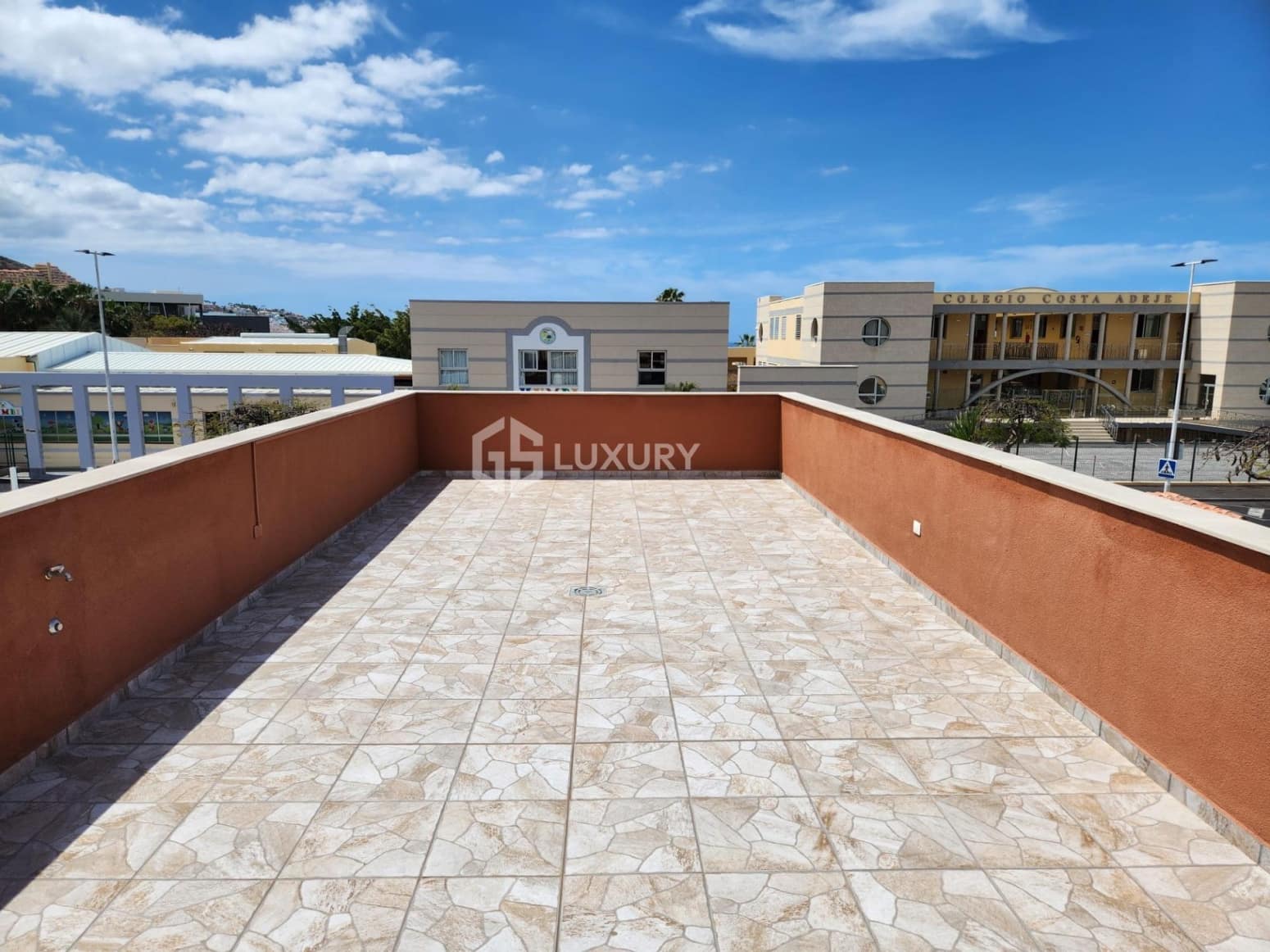 3 bedroom Villa for sale in Adeje with garage - € 1,300,000 (Ref: 9948797)