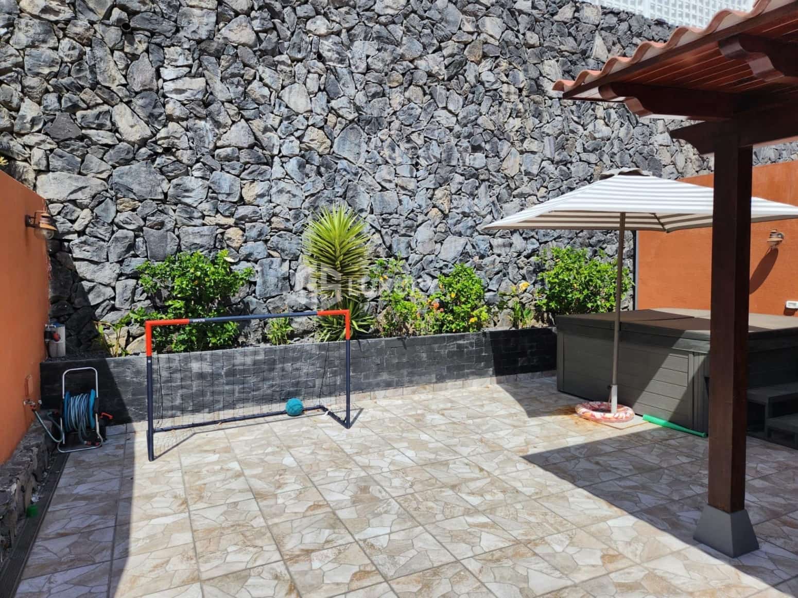 3 bedroom Villa for sale in Adeje with garage - € 1,300,000 (Ref: 9948797)