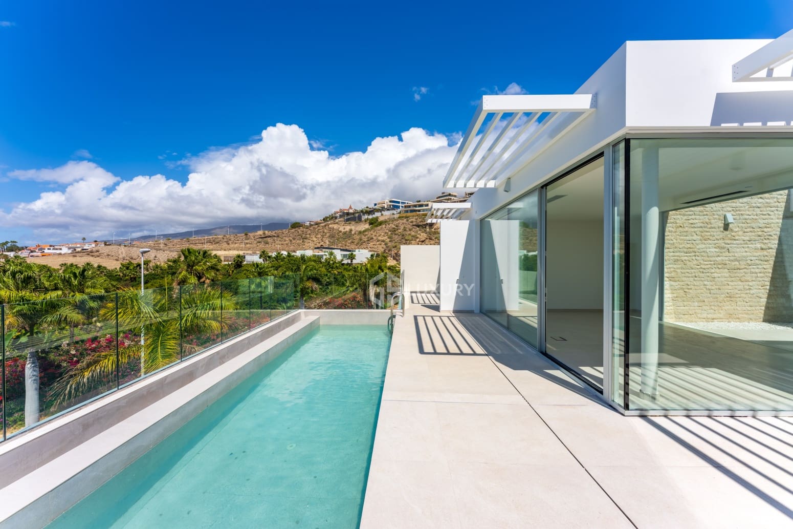 5 camera da letto Villa da affittare in Adeje con piscina garage - 10.500 € (Rif: 9961242)