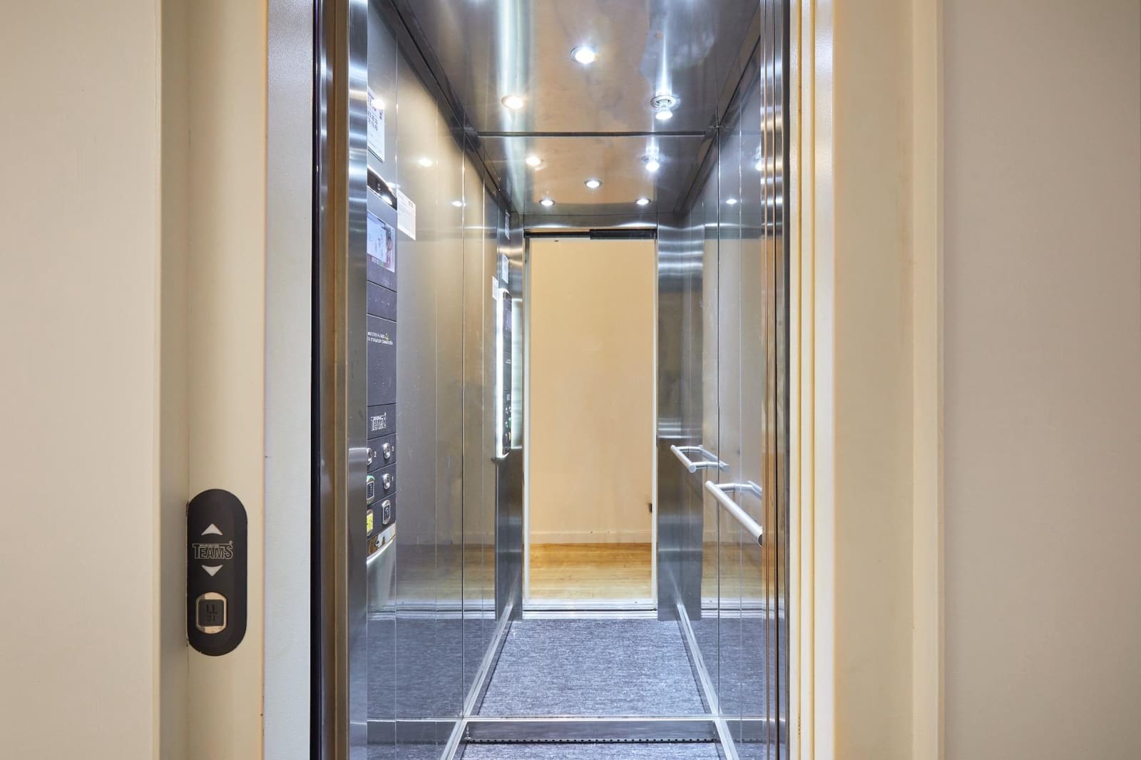 3 slaapkamer Flat te koop in Barcelona stad - € 697.950 (Ref: 9640747)