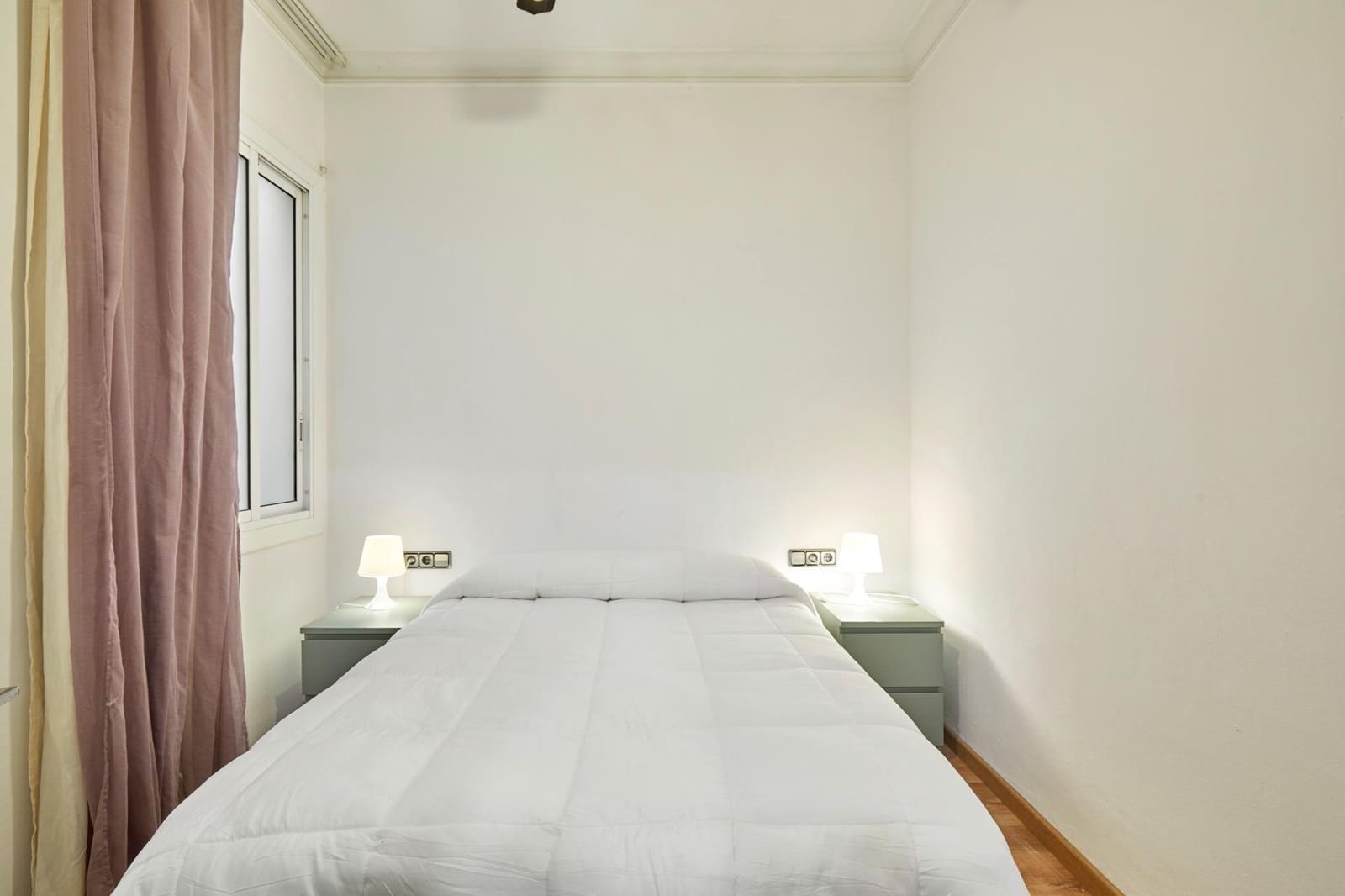 4 soverom Leilighet til leie i Barcelona by - € 1 850 (Ref: 9640758)