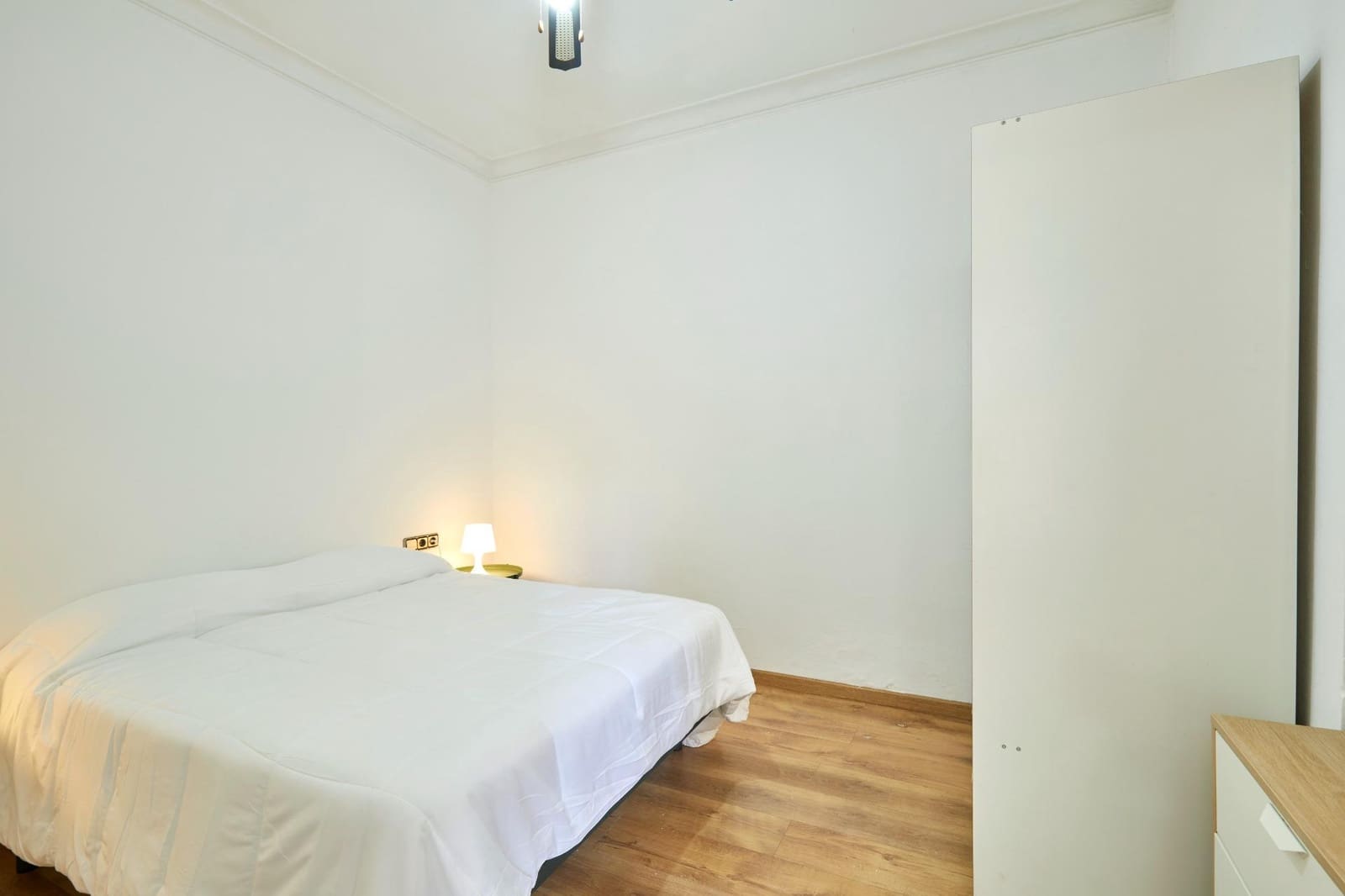 4 soverom Leilighet til leie i Barcelona by - € 1 850 (Ref: 9640758)