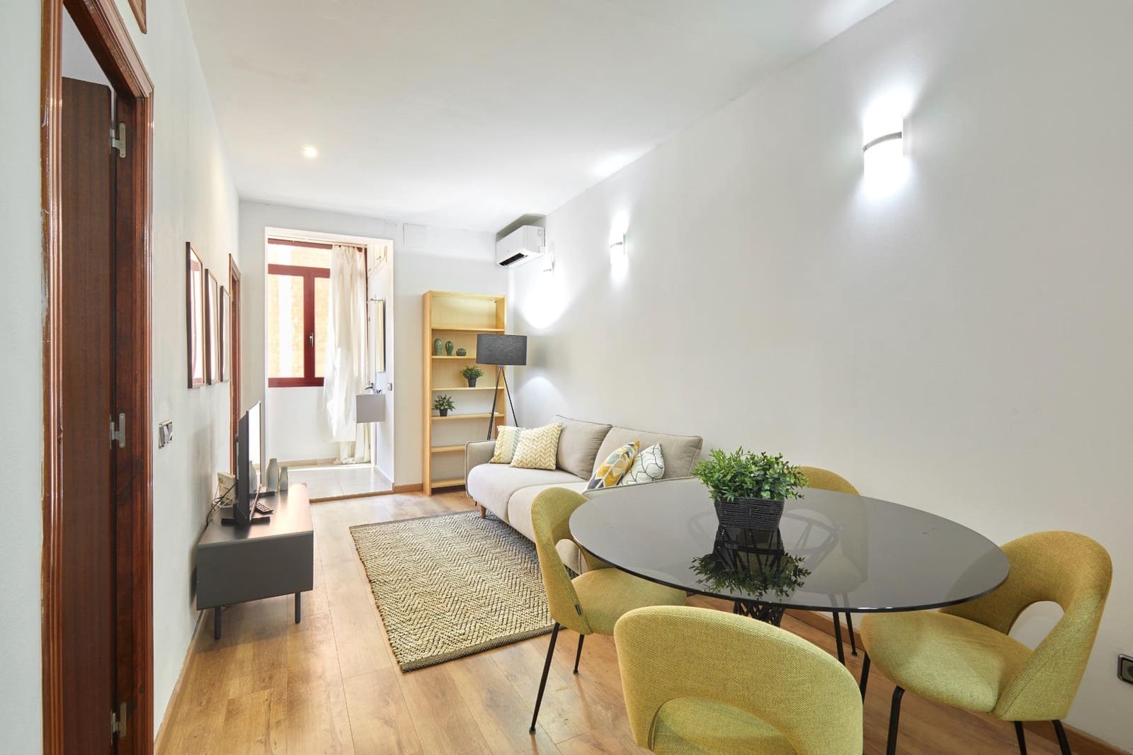 4 soverom Leilighet til leie i Barcelona by - € 1 850 (Ref: 9640758)
