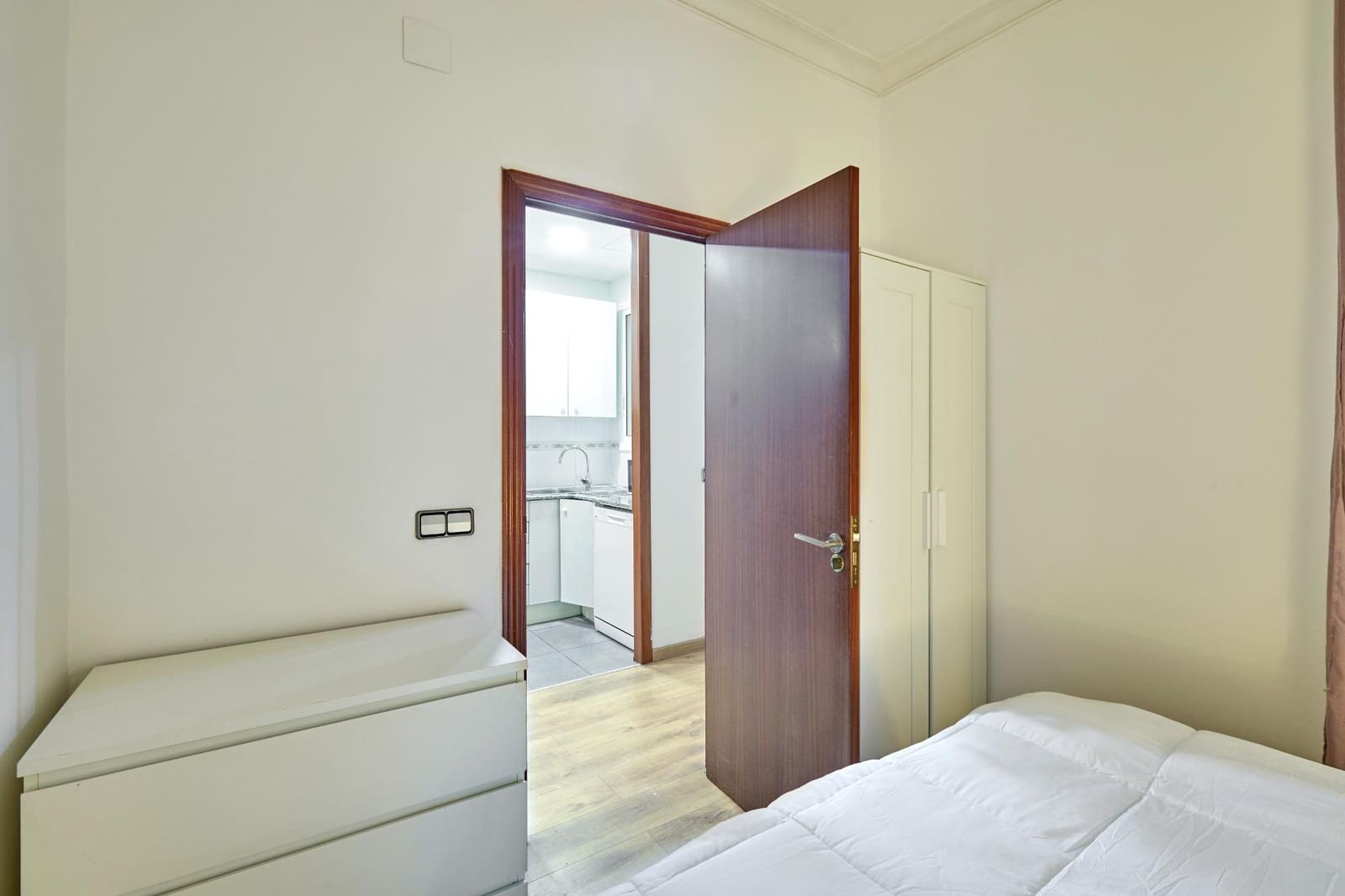 4 soverom Leilighet til leie i Barcelona by - € 1 850 (Ref: 9640758)