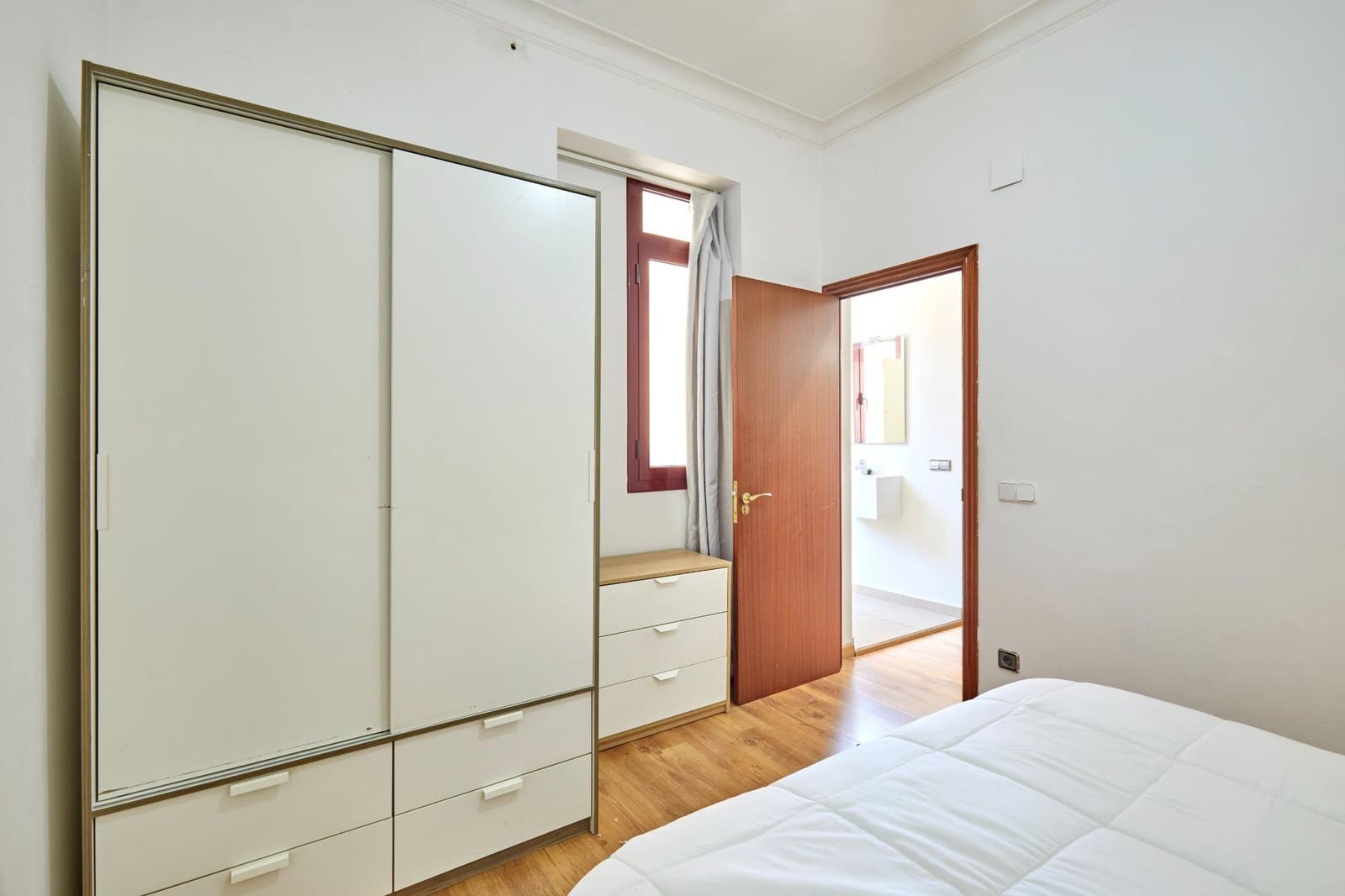 4 soverom Leilighet til leie i Barcelona by - € 1 850 (Ref: 9640758)