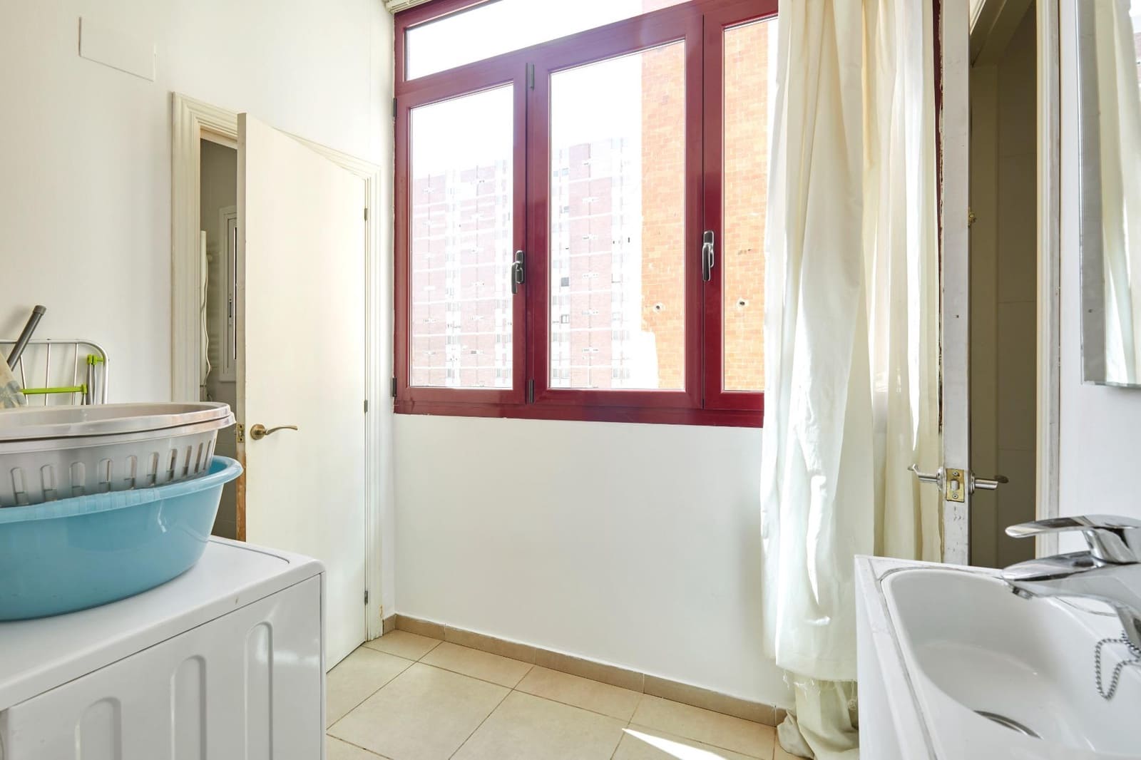 4 soverom Leilighet til leie i Barcelona by - € 1 850 (Ref: 9640758)