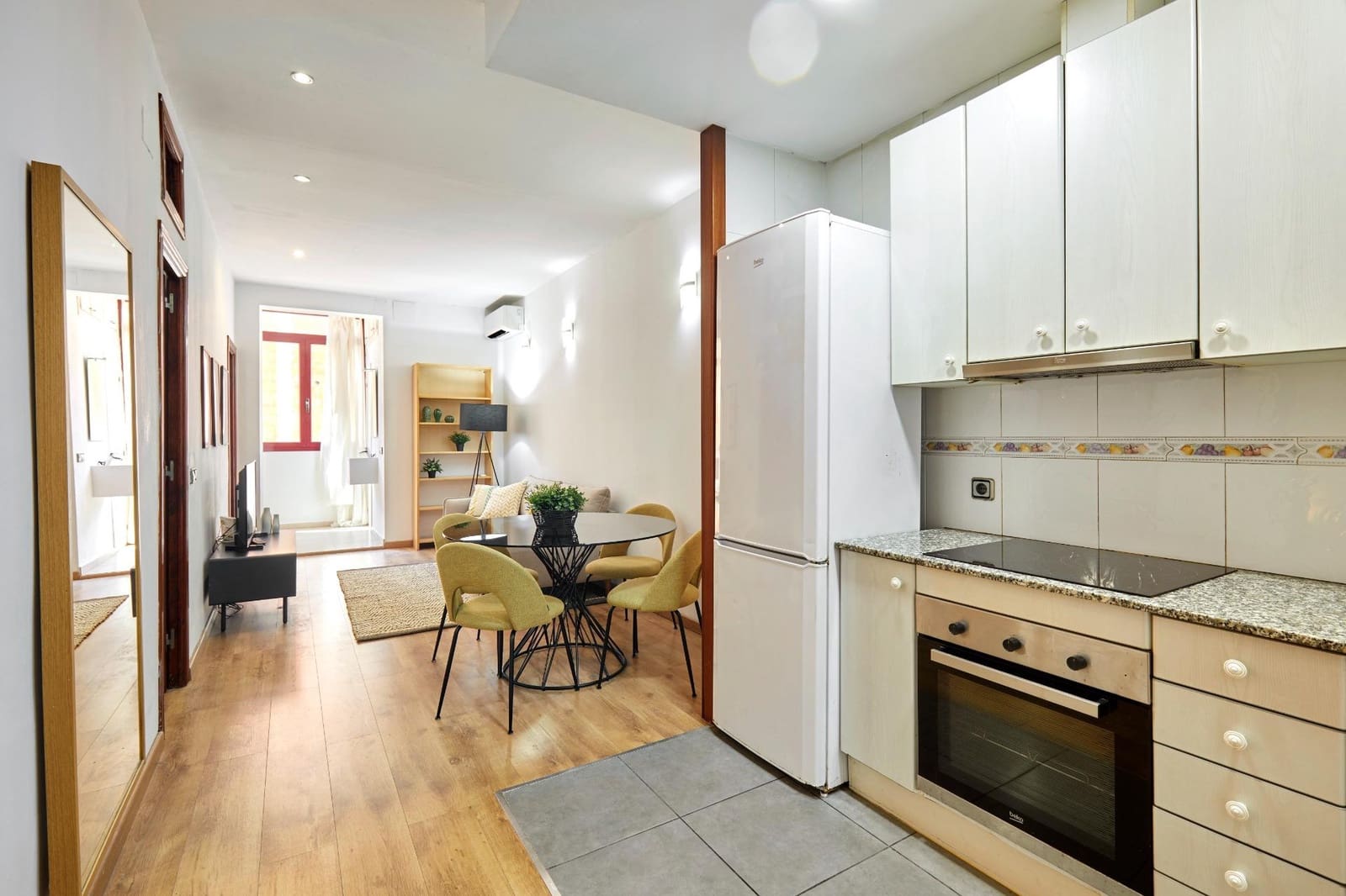 4 soverom Leilighet til leie i Barcelona by - € 1 850 (Ref: 9640758)