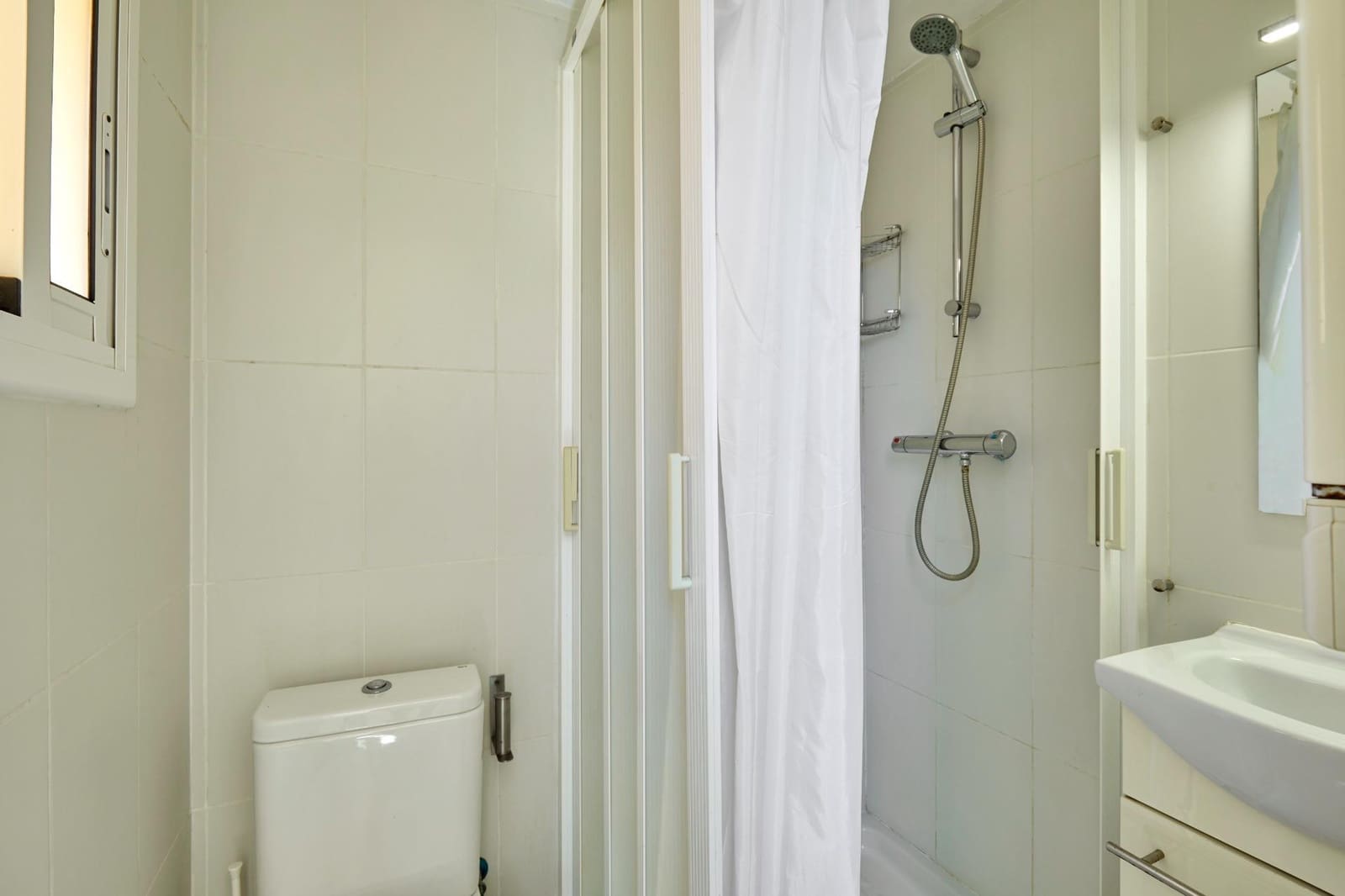 4 soverom Leilighet til leie i Barcelona by - € 1 850 (Ref: 9640758)