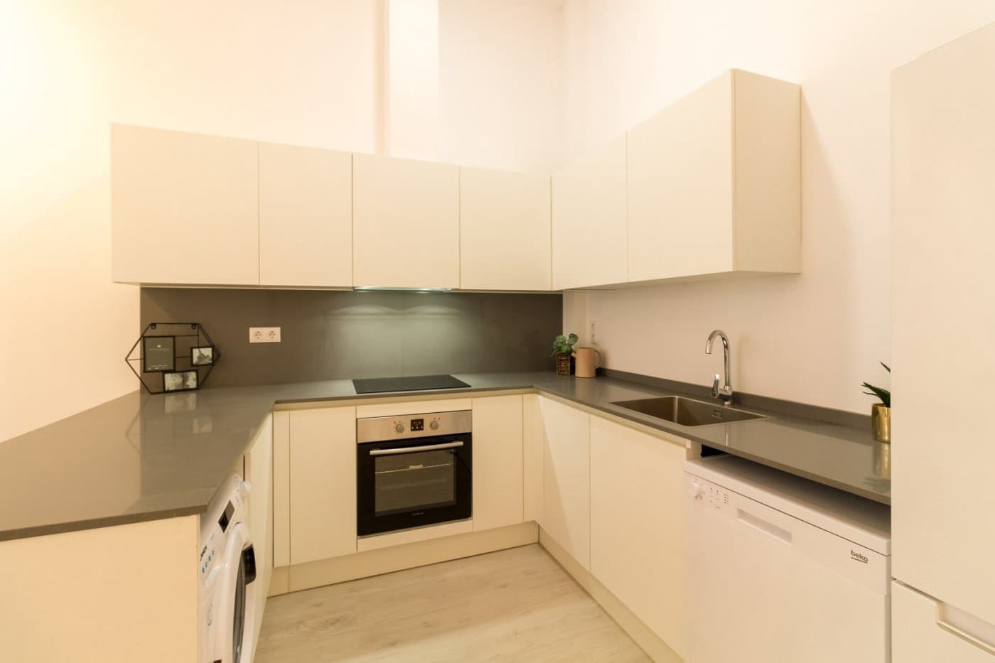 3 soverom Leilighet til leie i Barcelona by - € 1 850 (Ref: 9640759)