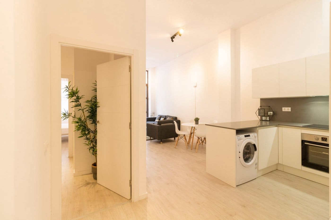 3 soverom Leilighet til leie i Barcelona by - € 1 850 (Ref: 9640759)