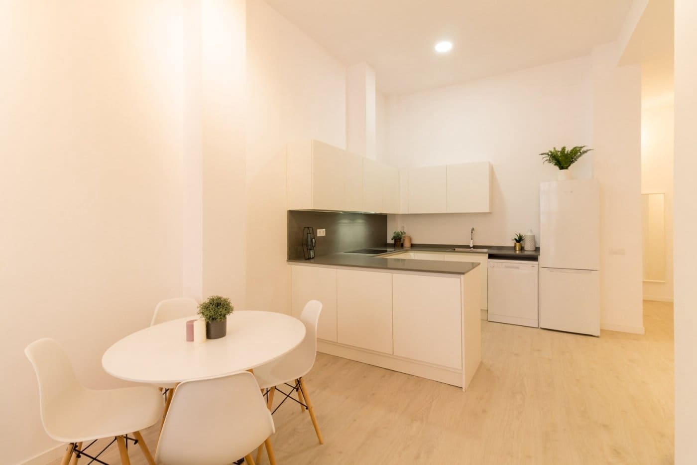 3 soverom Leilighet til leie i Barcelona by - € 1 850 (Ref: 9640759)