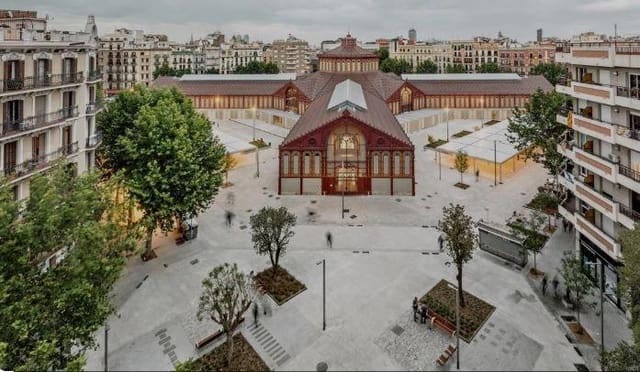 Kaupallinen myytävänä paikassa Barcelona kaupunki - 380 000 € (Ref: 9640760)