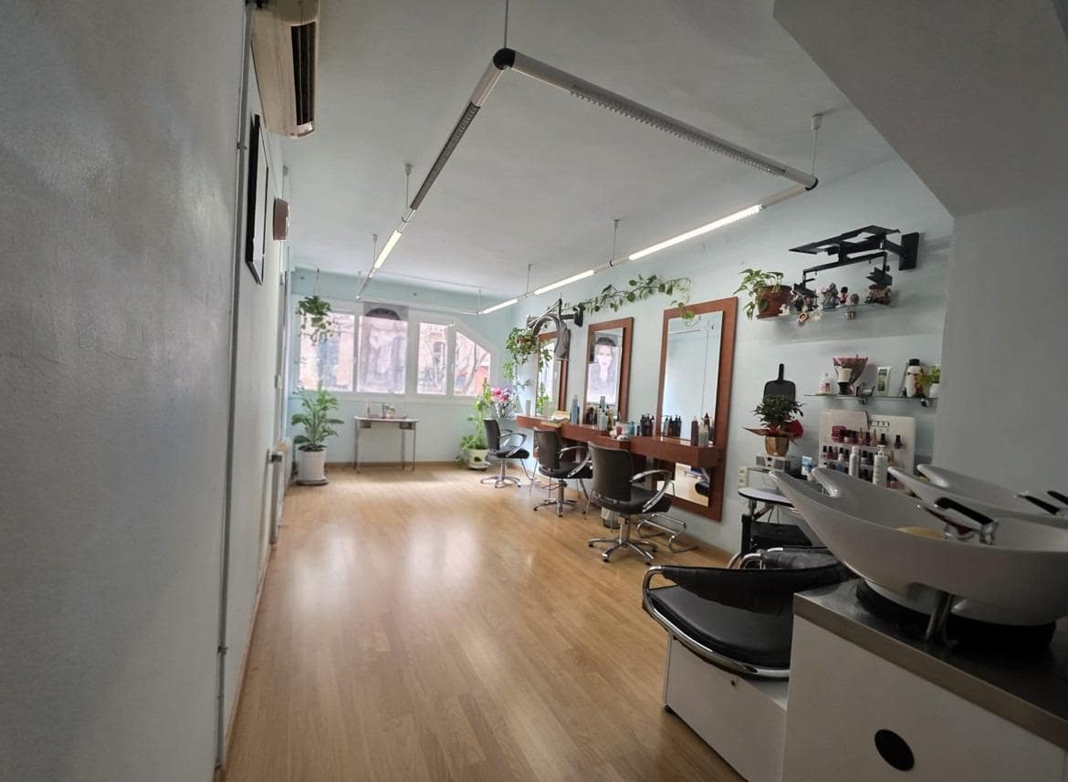 Erhverv til leje i Barcelona by - € 850 (Ref: 9640768)