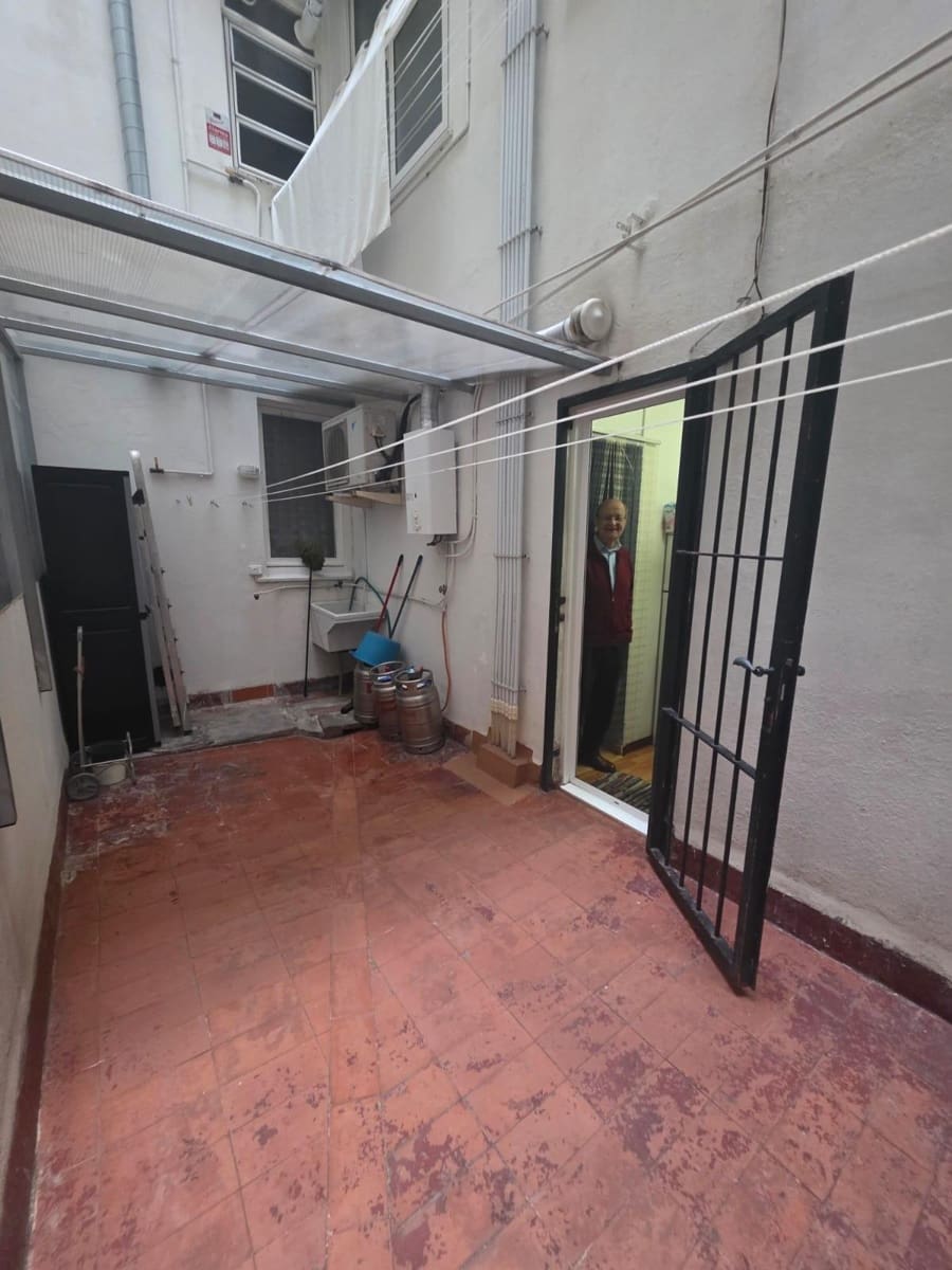 Erhverv til leje i Barcelona by - € 850 (Ref: 9640768)