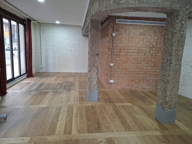 Kommersiell att hyra i Barcelona stad - 1 400 € (Ref: 9640769)