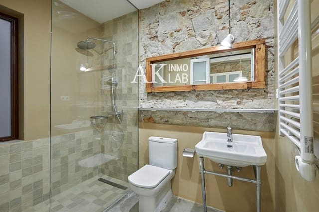 1 bedroom Flat for sale in El Raval, Barcelona city - € 231,000 (Ref: 9646193)