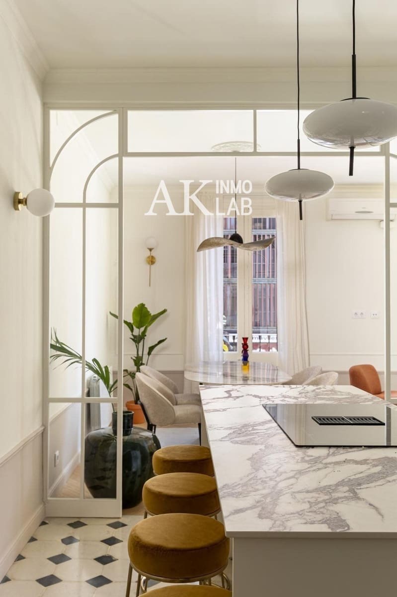 2 slaapkamer Flat te koop in Barcelona stad - € 675.000 (Ref: 9646199)