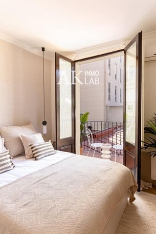 2 bedroom Flat for sale in La Dreta de L'Eixample, Barcelona city - € 675,000 (Ref: 9646199)