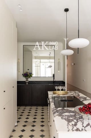 2 bedroom Flat for sale in La Dreta de L'Eixample, Barcelona city - € 675,000 (Ref: 9646199)