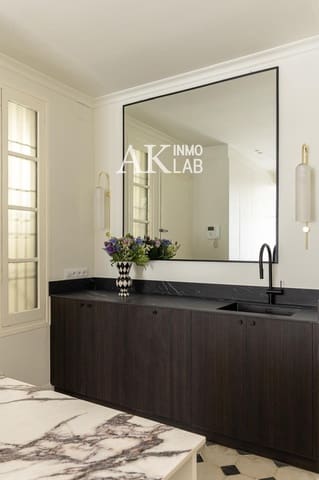 2 bedroom Flat for sale in La Dreta de L'Eixample, Barcelona city - € 675,000 (Ref: 9646199)