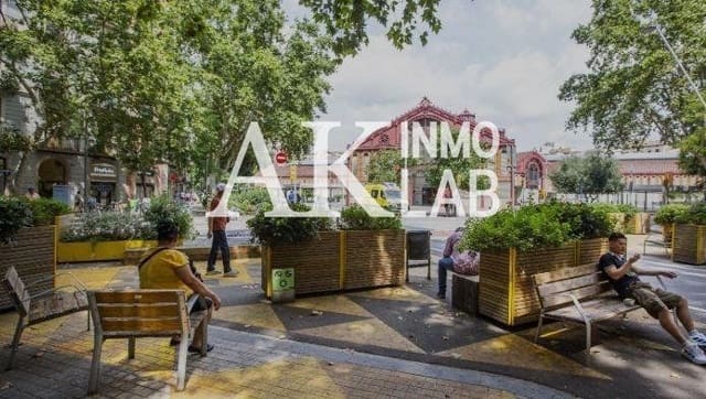 Commercial for sale in Sant Antoni, Barcelona city - € 380,000 (Ref: 9646212)