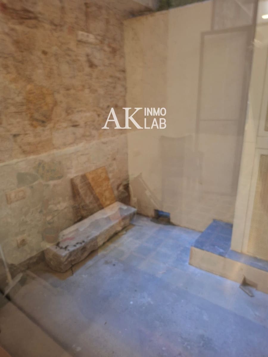 Commercial for rent in Barcelona city - € 1,300 (Ref: 9694277)