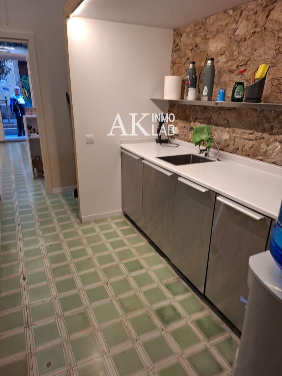 Commercial for rent in Barcelona city - € 1,300 (Ref: 9694277)