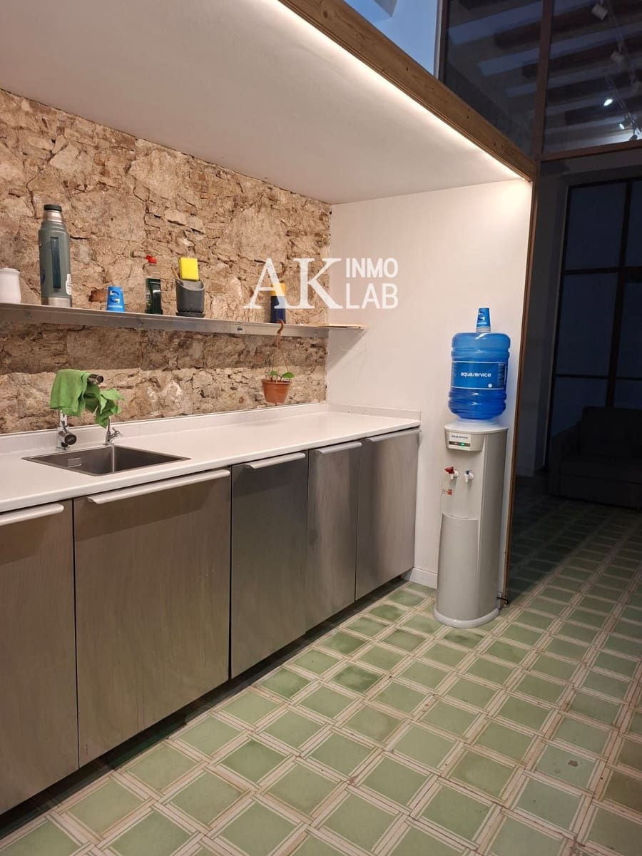 Commercial for rent in Barcelona city - € 1,300 (Ref: 9694277)