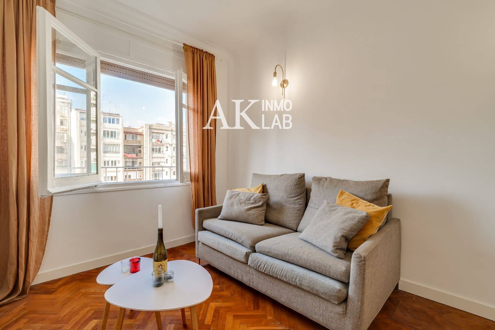 Piso de 3 habitaciones en Barcelona ciudad en venta - 470.000 € (Ref: 9708178)