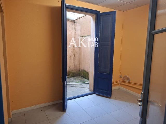 Commercial for rent in Barcelona city - € 890 (Ref: 9740214)