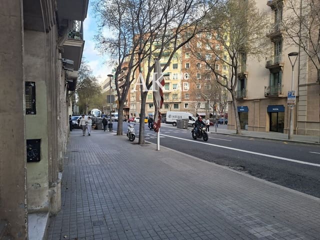 Commercial for rent in Barcelona city - € 890 (Ref: 9740214)