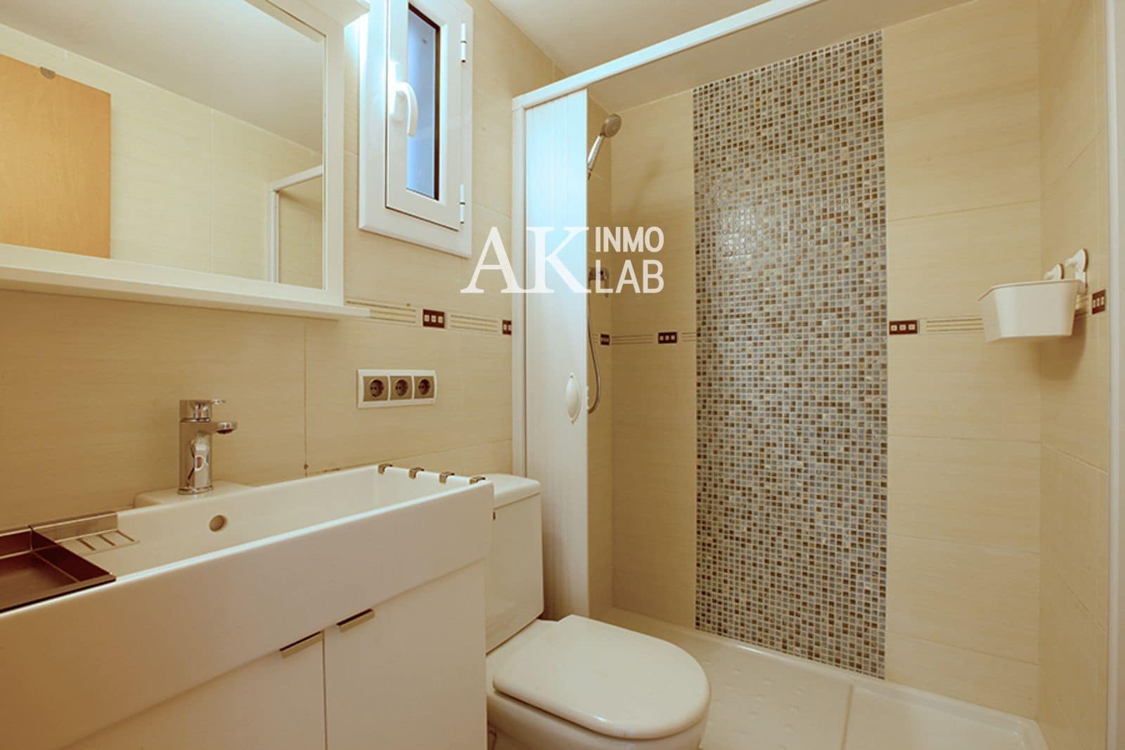 2 soveværelse Lejlighed til salg i L'Hospitalet de Llobregat - € 195.000 (Ref: 9758261)