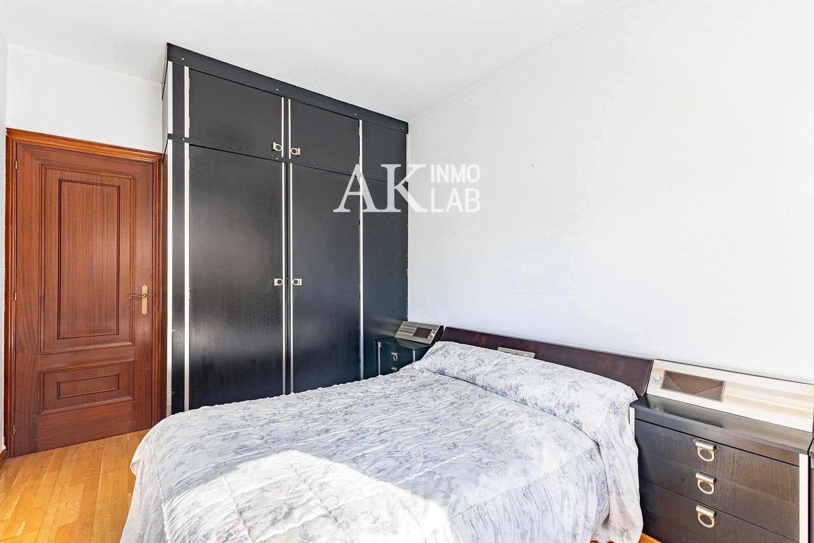 Piso de 4 habitaciones en Barcelona ciudad en venta con garaje - 499.000 € (Ref: 9771873)