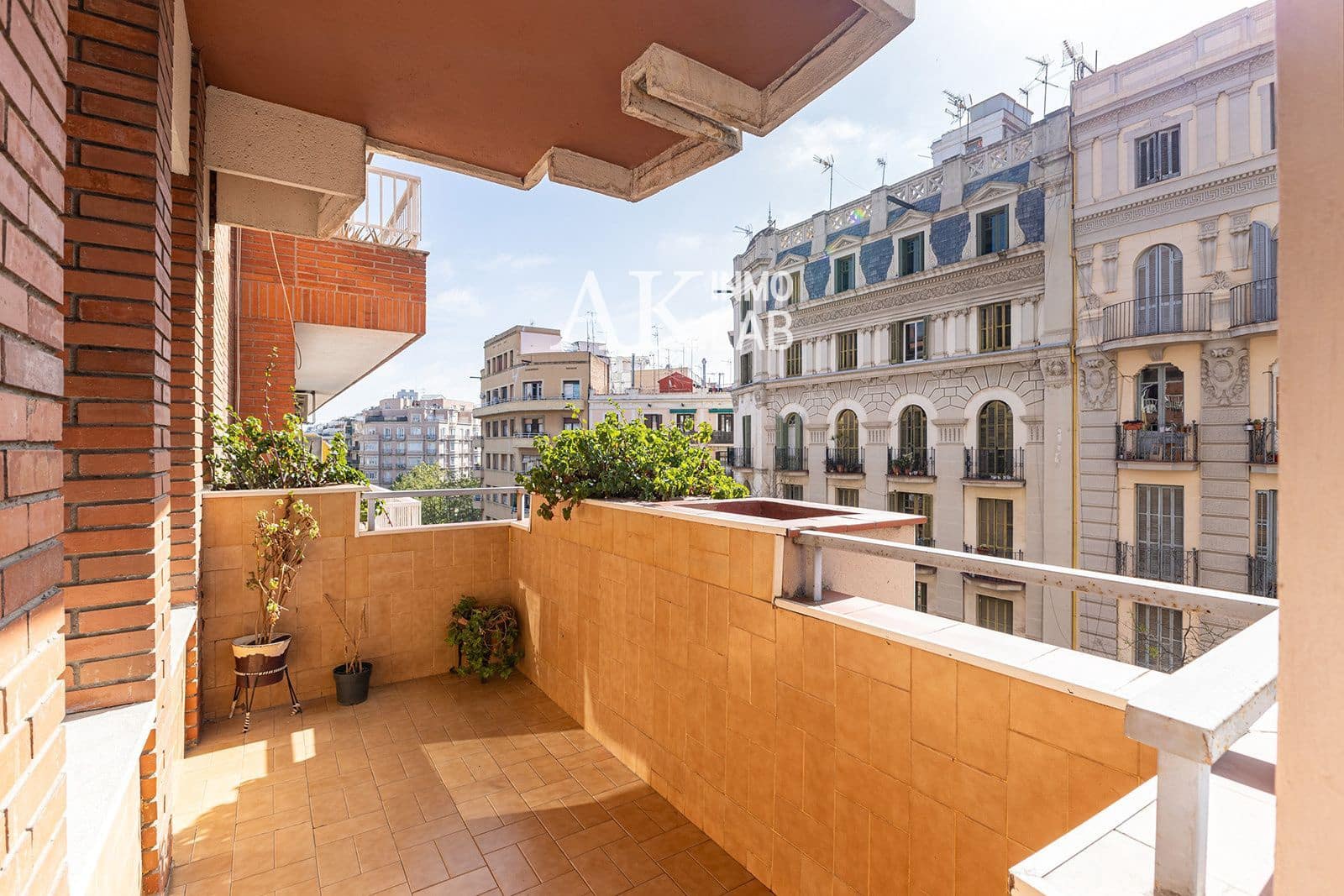 Piso de 4 habitaciones en Barcelona ciudad en venta con garaje - 499.000 € (Ref: 9771873)