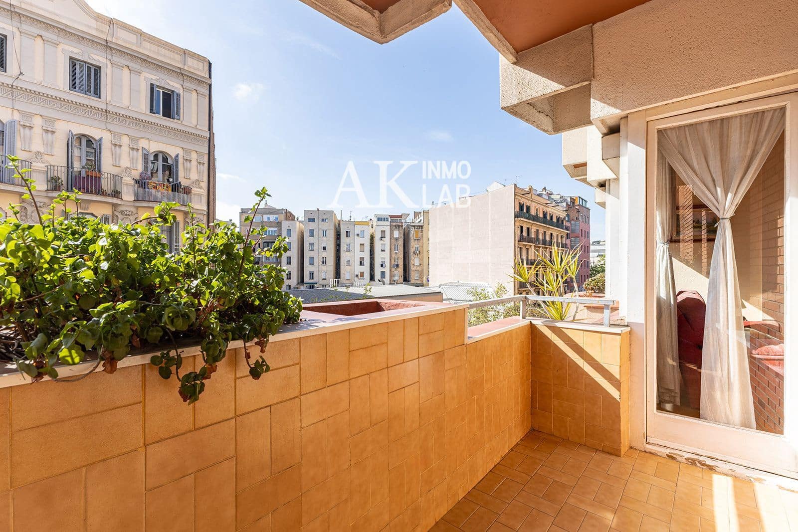 Piso de 4 habitaciones en Barcelona ciudad en venta con garaje - 499.000 € (Ref: 9771873)