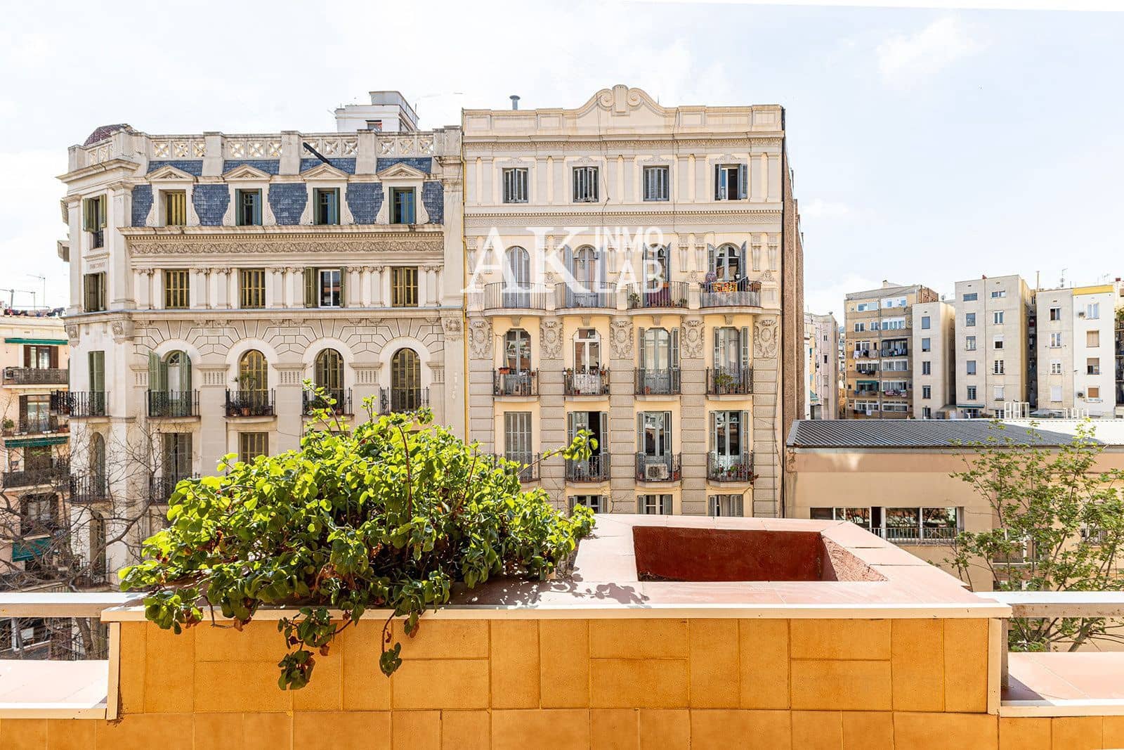 Piso de 4 habitaciones en Barcelona ciudad en venta con garaje - 499.000 € (Ref: 9771873)