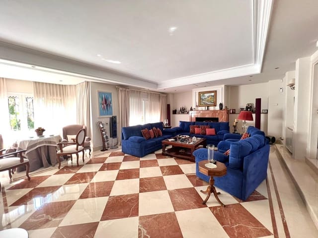 Chalet de 4 habitaciones en Aloha Golf, Marbella en venta con piscina garaje - 2.500.000 € (Ref: 9543949)