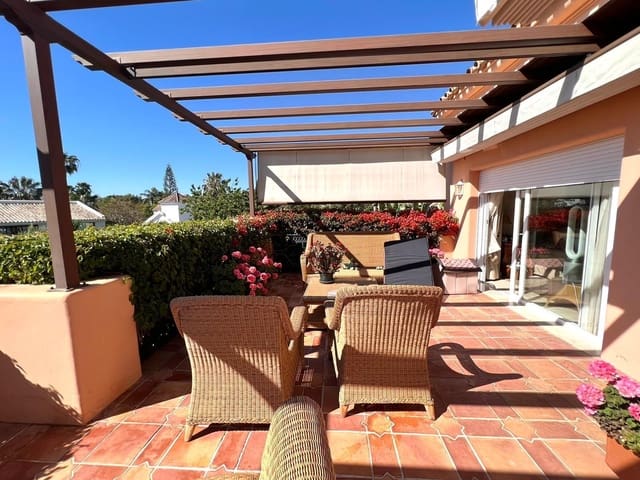 Chalet de 4 habitaciones en Aloha Golf, Marbella en venta con piscina garaje - 2.500.000 € (Ref: 9543949)