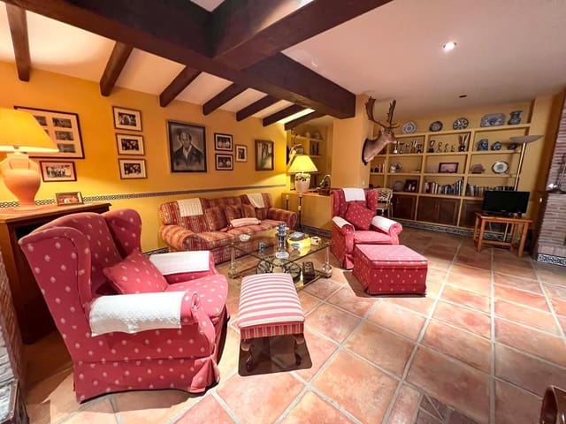 Chalet de 4 habitaciones en Aloha Golf, Marbella en venta con piscina garaje - 2.500.000 € (Ref: 9543949)