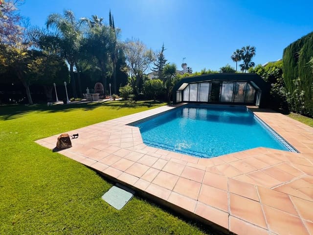 Chalet de 4 habitaciones en Aloha Golf, Marbella en venta con piscina garaje - 2.500.000 € (Ref: 9543949)