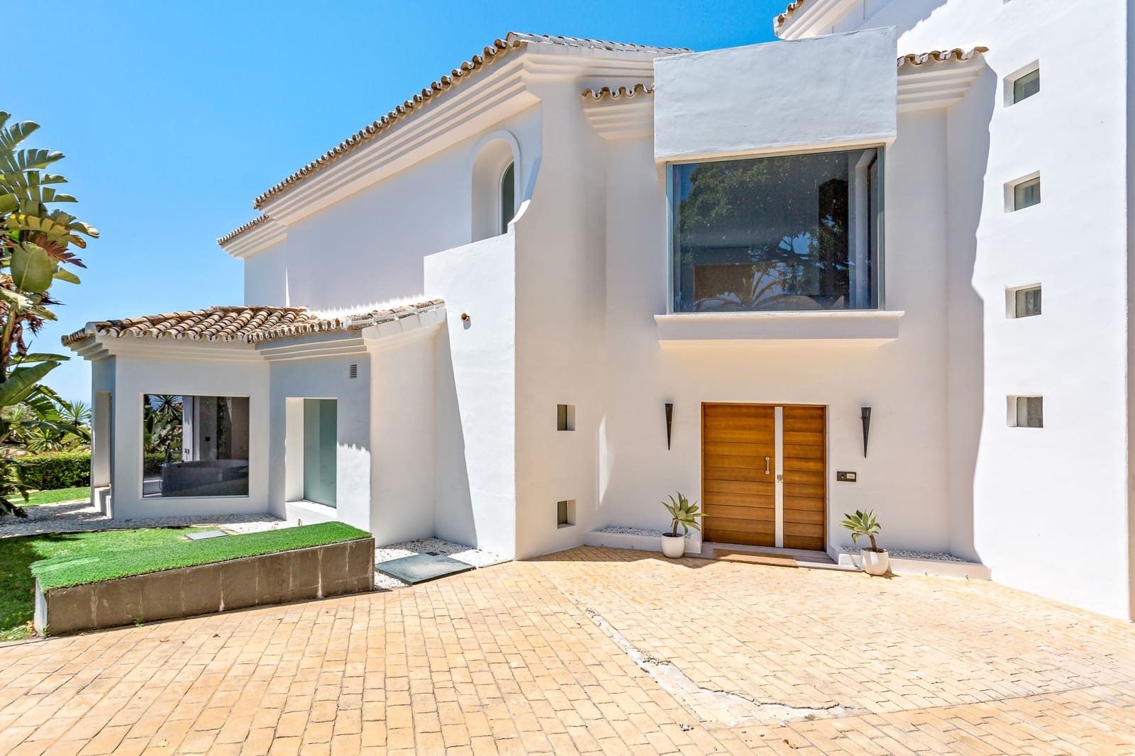 7 bedroom Villa for sale in Marbella with pool garage - € 3,749,000 (Ref: 9543950)
