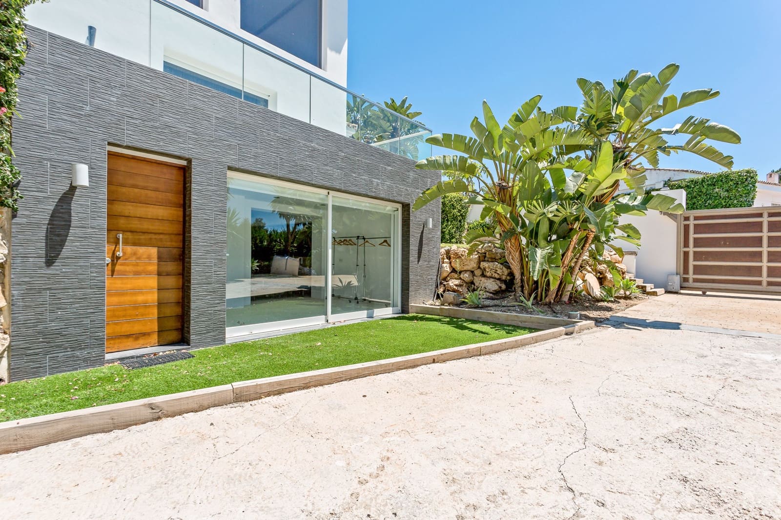 7 bedroom Villa for sale in Marbella with pool garage - € 3,749,000 (Ref: 9543950)