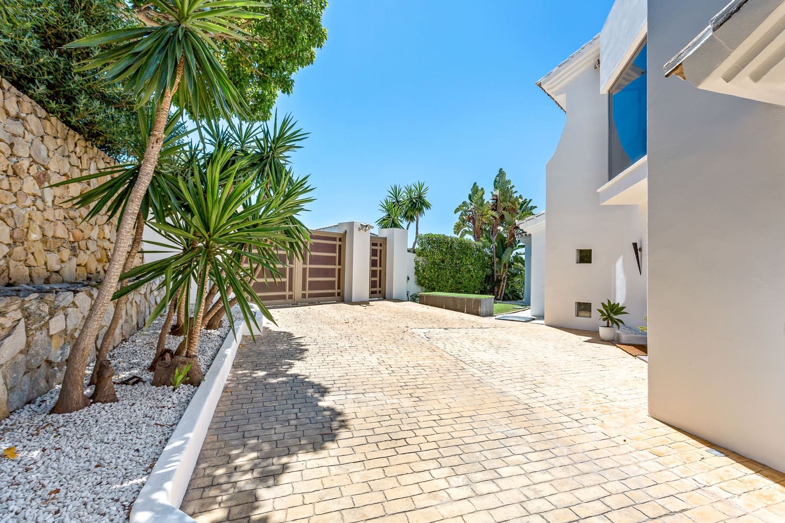 7 bedroom Villa for sale in Marbella with pool garage - € 3,749,000 (Ref: 9543950)